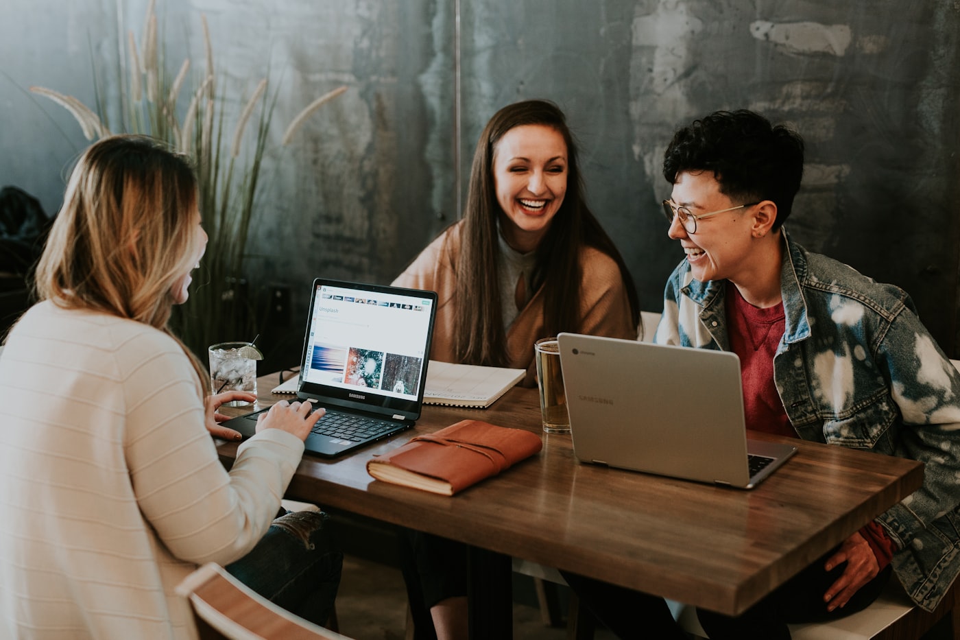 Retail team growing with Solo-ready tools for credits, roles, and exports